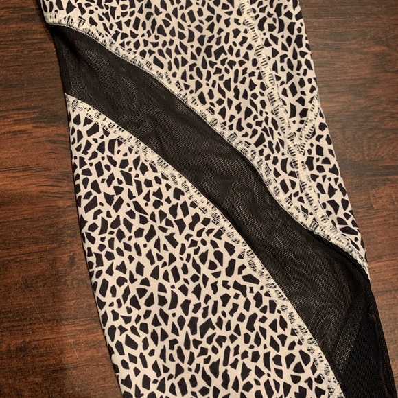 Lululemon Athletica Inspire Type 11 MISS MOZIAC Sz 6 - Picture 13 of 13